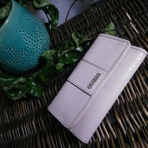 Guess Dusty Rose Bifold Wallet 🌹